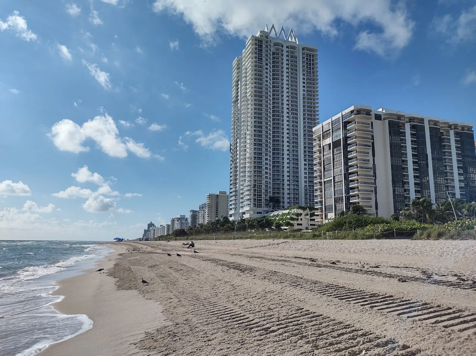 Akoya, 6365 Collins Ave, Mid-Beach