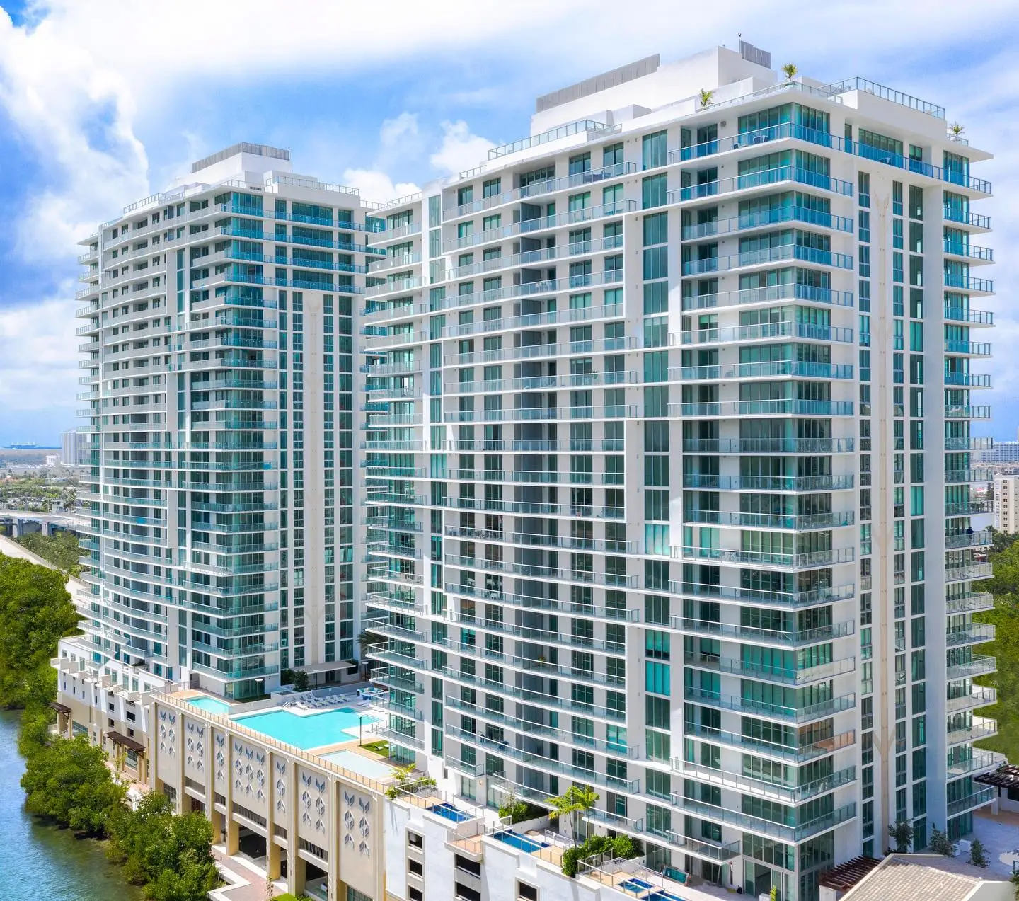 Parque Towers West, 300 Sunny Isles Blvd, Sunny Isles Beach